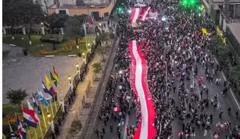 Marcha en Lima deja 55 policías heridos, 20 civiles lesionados y 10 detenidos