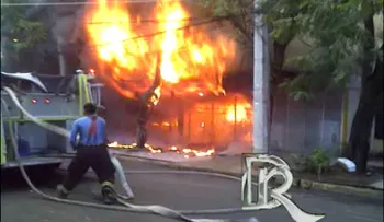 Fuego reduce a cenizas el Bar Jolly Roger en Puerto Plata