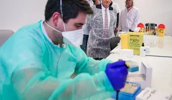 Científicos afirman se descubrió cura del coronavirus con "resultados espectaculares"