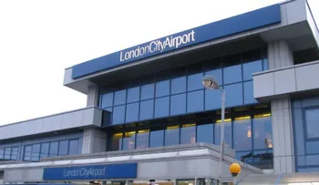 Evacúan el London City Airport por una alarma de incendios