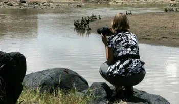 Una mujer engaña a la muerte pero lo descubre después de revisar sus fotos 