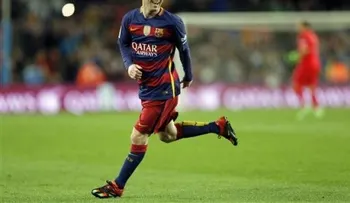 Penal de Leo Messi suscita admiración y controversia