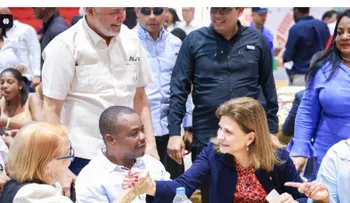 Raquel Peña entrega 50 viviendas a damnificados huracán Georges tras 26 años de perderlas