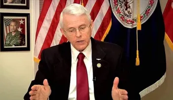 Senador Richard Black: EEUU debe cesar operaciones de cambio de régimen en Venezuela