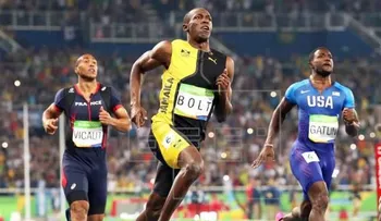 Usain Bolt agranda su leyenda con su tercer oro en 100 metros