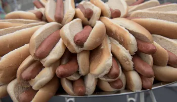 Encuentran ADN humano en salchichas de perros calientes