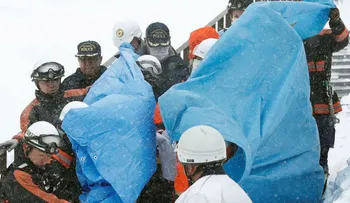 Tragedia en Japón: 8 estudiantes murieron por avalancha de nieve