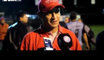 Atletas inventan un nuevo deporte jugando futbol con terneros en Paraguay