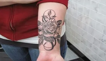 Muere menor mientras se practicaba tatuaje