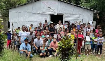 Entregan útiles escolares a niños de escasos recursos en 2 barrios de Los Alcarrizos