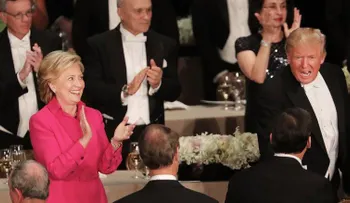 Las mejores (y ácidas) bromas de Trump y Clinton en una cena benéfica
