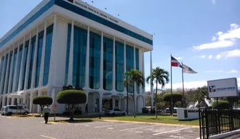 APAP lleva al Banco Central su programa de educación financiera para sordos