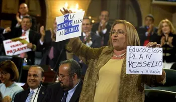 La oposición puertorriqueña dice que no pagar la deuda es un delito