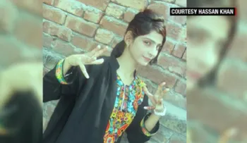 Tras huir con su novio, Zeenat fue engañada para que volviera a casa, donde fue quemada viva
