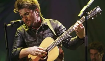Juanes le cantará a un Papa crucial