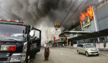 Hallan 36 cuerpos en centro comercial incendiado en Filipinas
