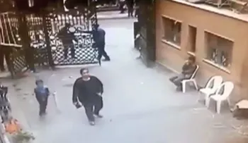 El momento del atentado terrorista en la iglesia cristiana copta de Alejandría