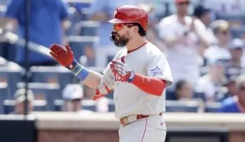 Filis remontan ante Cardenales con doble de Edmundo Sosa y jonrón de Kyle Schwarber