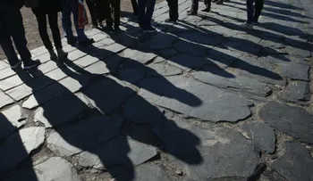 Un hombre finge su muerte para huir de testigos de Jehova