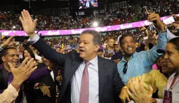 Leonel Fernández muestra su fortaleza frente a Danilo Medina 