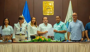 Ministro José Paliza entrega aportes por más de RD 90 millones en Puerto Plata