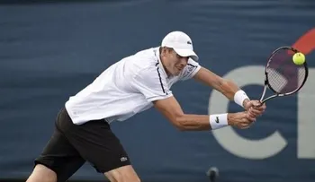 Víctor Estrella cae ante John Isner en Washington 