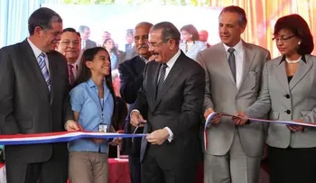 Presidente Medina inaugura 10 escuelas en la provincia Duarte