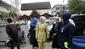 Un muerto y decenas de heridos tras un terremoto de 6,1 grados en Indonesia  