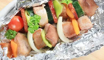 Cocinar alimentos con papel aluminio le causa graves daños a la salud 