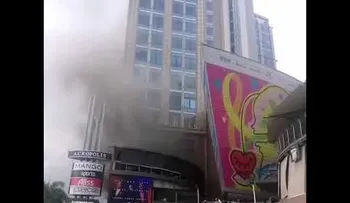 Un incendio afecta la plaza Acrópolis Center