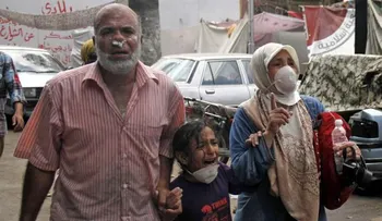 Fuerzas egipcias irrumpen en dos plazas en El Cairo dejando decenas de muertos