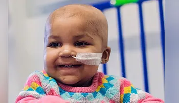 Un tratamiento inédito cura la leucemia aguda de una niña