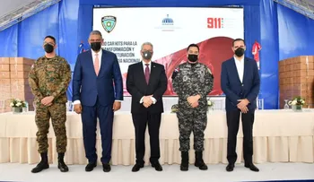 Gobierno entrega 500 Car Kits a la Policía Nacional