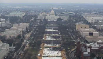 Las fotos de la toma de posesión de Trump sí fueron recortadas, reconoce fotógrafo