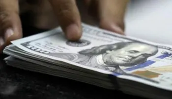 Dos de cada 3 estadounidenses ven difícil pagar mil dólares