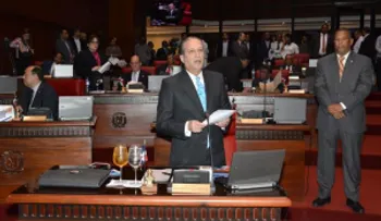 Senadores califican de chantaje pedido Canciller haitiano