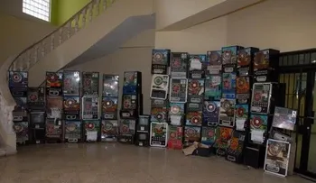 Decomisan 53 máquinas tragamonedas en colmadones de la capital