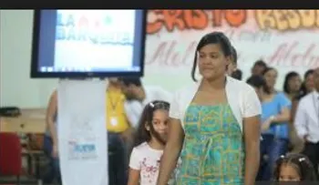 Entregan certificados a familias en Taller Formación Hacia la Nueva Barquita