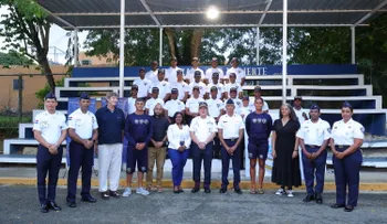 Happy Dolphins capacita a 21 agentes de POLITUR en socorrismo y primeros auxilios
