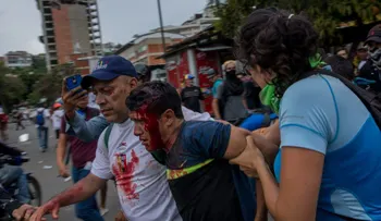 Oposición contabiliza 196 heridos en Caracas y llama a caminata nocturna