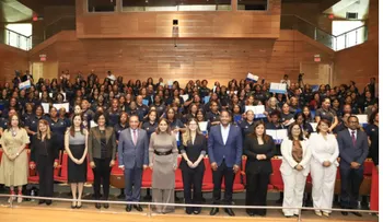Más de 200 cuidadores se gradúan en Santo Domingo