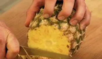 Cuando descubra lo que la PIÑA le hace a tus senos, nunca dejarás de consumirla 