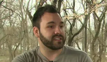 'Trump es un acosador', dice hombre que intentó subir a podio