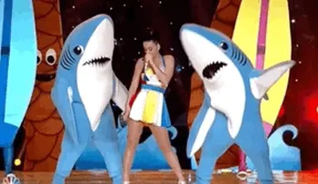 El "tiburón izquierdo", famoso por arruinar el show de Katy Perry en el Super Bowl de 2015, rompió el silencio