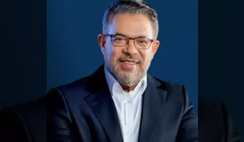 Guillermo felicita a Omar y le desea que pueda desempeñar su función con responsabilidad