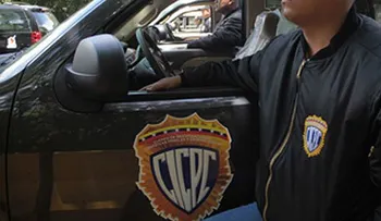 Mujer fingía embarazo para atracar