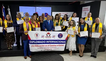 PUCMM y CESUDEX gradúan Diplomado en Geopolítica