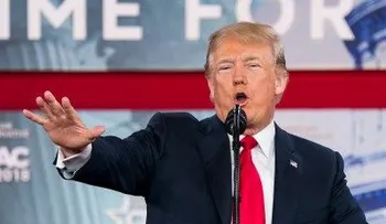 Trump dice que necesitas presentar tu identificación para ir al supermercado. Pero no es así