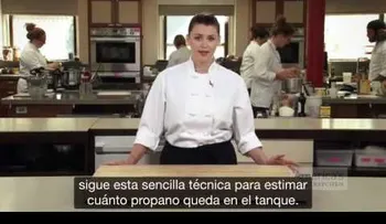 Ella tira agua sobre el tanque de gas? La razón es muy buena!  (VIDEO)