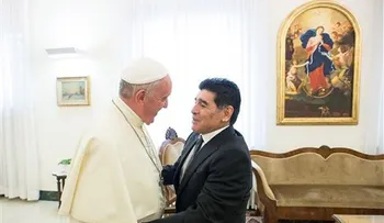 Papa Francisco recibe de nuevo a Maradona 